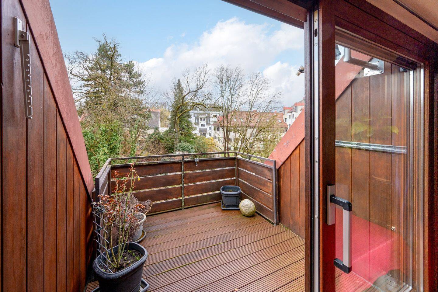 AIGNER - 2-Zimmer-Dachgeschosswohnung mit Dachspitz in beliebter Lage Obersendling – München – Vorschaubild 2