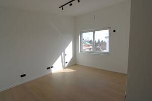 Penthouse mit großer Dachterrasse (34,6 qm) und Tiefgaragenstellplatz mit eigener E-Ladestation – 63073 Offenbach am Main – Vorschaubild 9