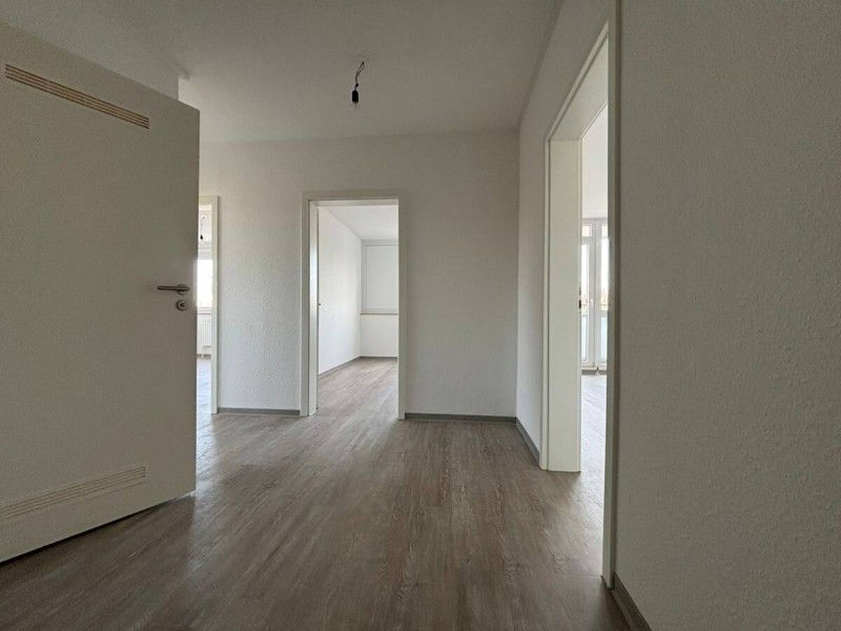 Erstbezug nach Renovierung: 3-Zimmer Wohnung mit Ausblick! – 44379 Dortmund – Bild 1 von 9