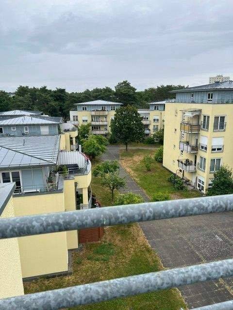 Frei zum Bezug: 2-Zi-Penthauswhg,Terrasse zu 3 Seiten, 4. OG, Aufzug, ebenerdiger + großer TG-Platz – Potsdam – Vorschaubild 4