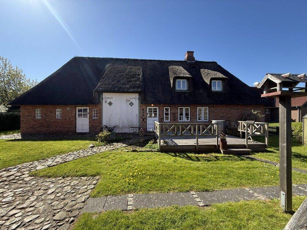 Ein norddeutsches Original - Stilvolles Reetdachhaus mit Einliegerwohnung, Werkstatt , Garagen und mit vielseitigem Nutzungspotenzial! – Breklum – Vorschaubild 5