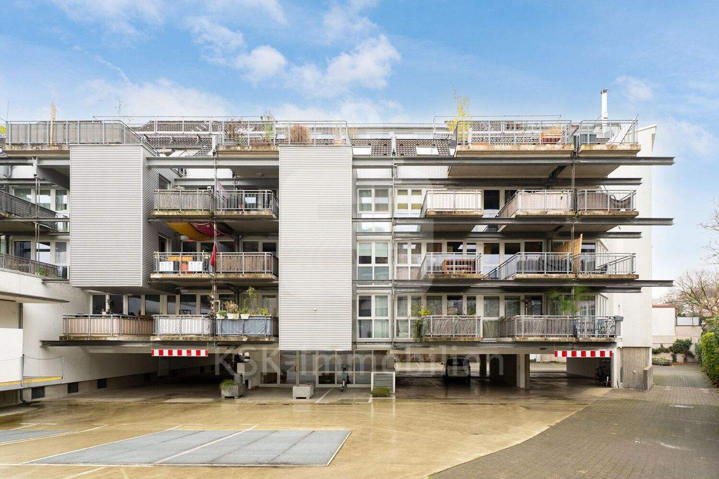 Köln-Südstadt, modernes Apartment mit Südbalkon und Tiefgaragenstellplatz. – Köln – Bild 1 von 8