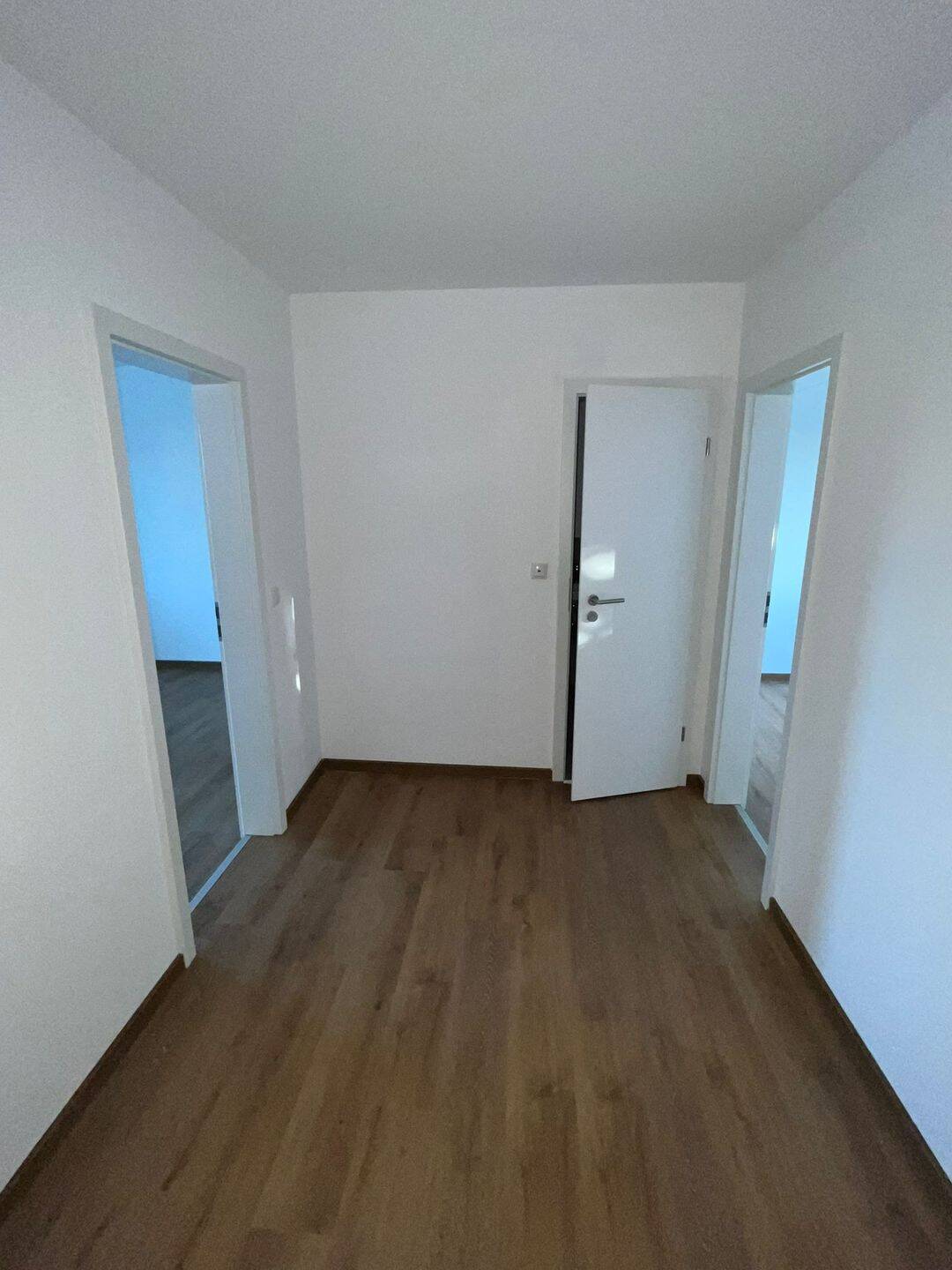 Schöne 2-Zimmer-Wohnung mit großen Balkon nahe Uni Erlangen – Erlangen – Vorschaubild 2