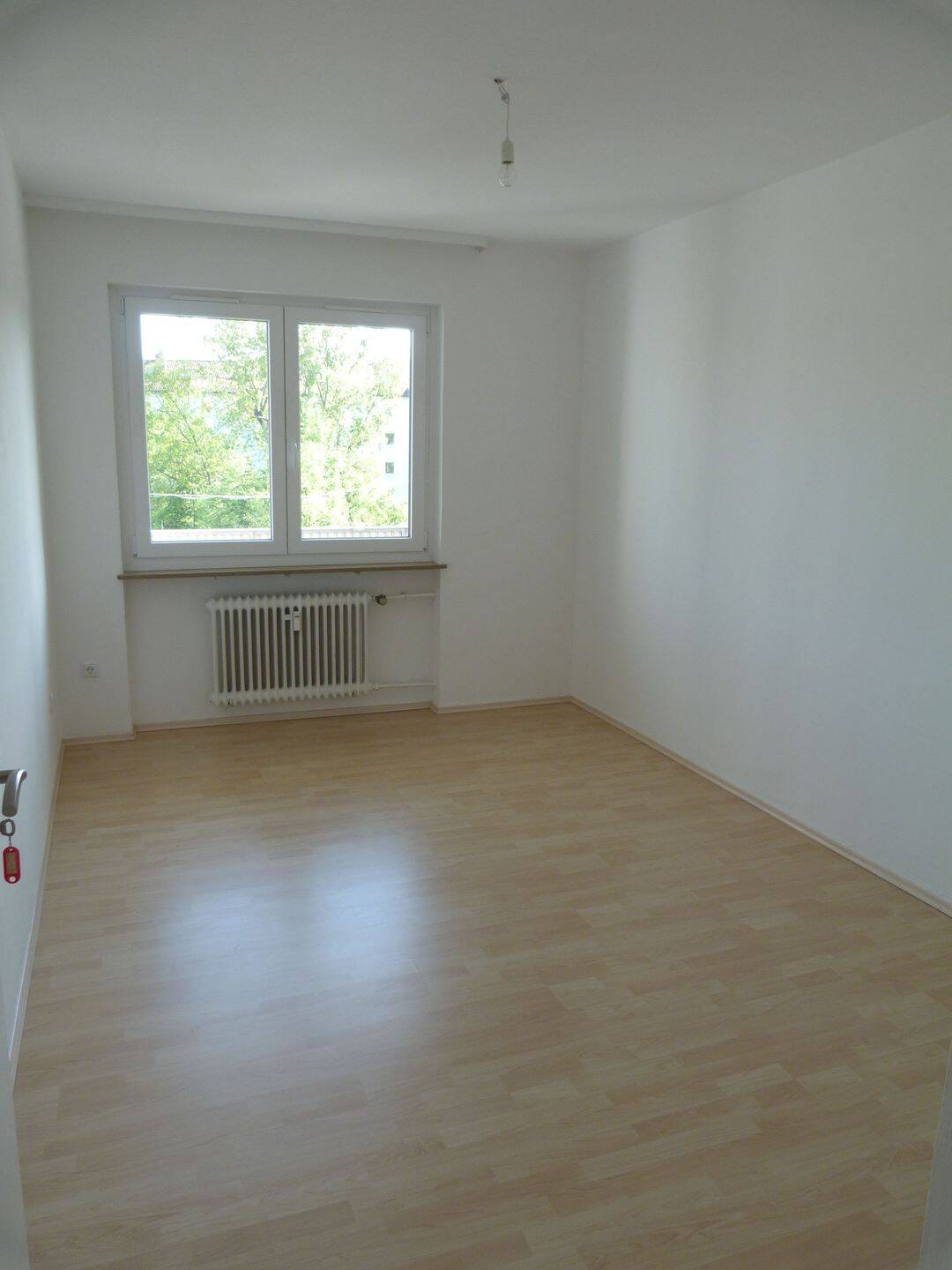 Wohnen am Rennweg, nähe Stadtpark und U-Bahn auf 81 qm mit Balkon – Nürnberg – Vorschaubild 2