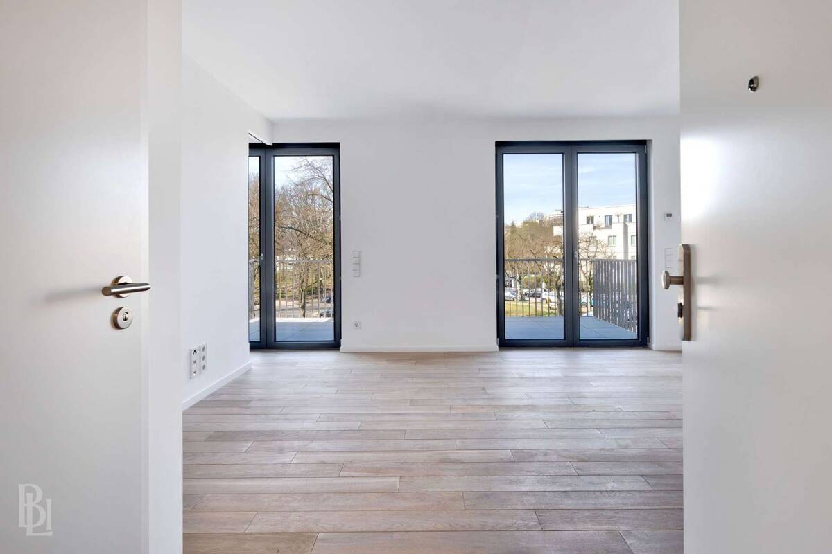 Helle 3-Zimmer-Maisonette im Erstbezug - Einbauküche, Fußbodenheizung, Terrasse und 2 Balkone – 14055 Berlin – Bild 1 von 9