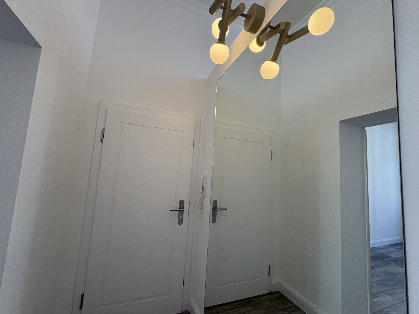 Single-Apartment mitten im Leben: Renovierte 1 Zimmer Wohnung in Flingern Nord. – Düsseldorf – Vorschaubild 2
