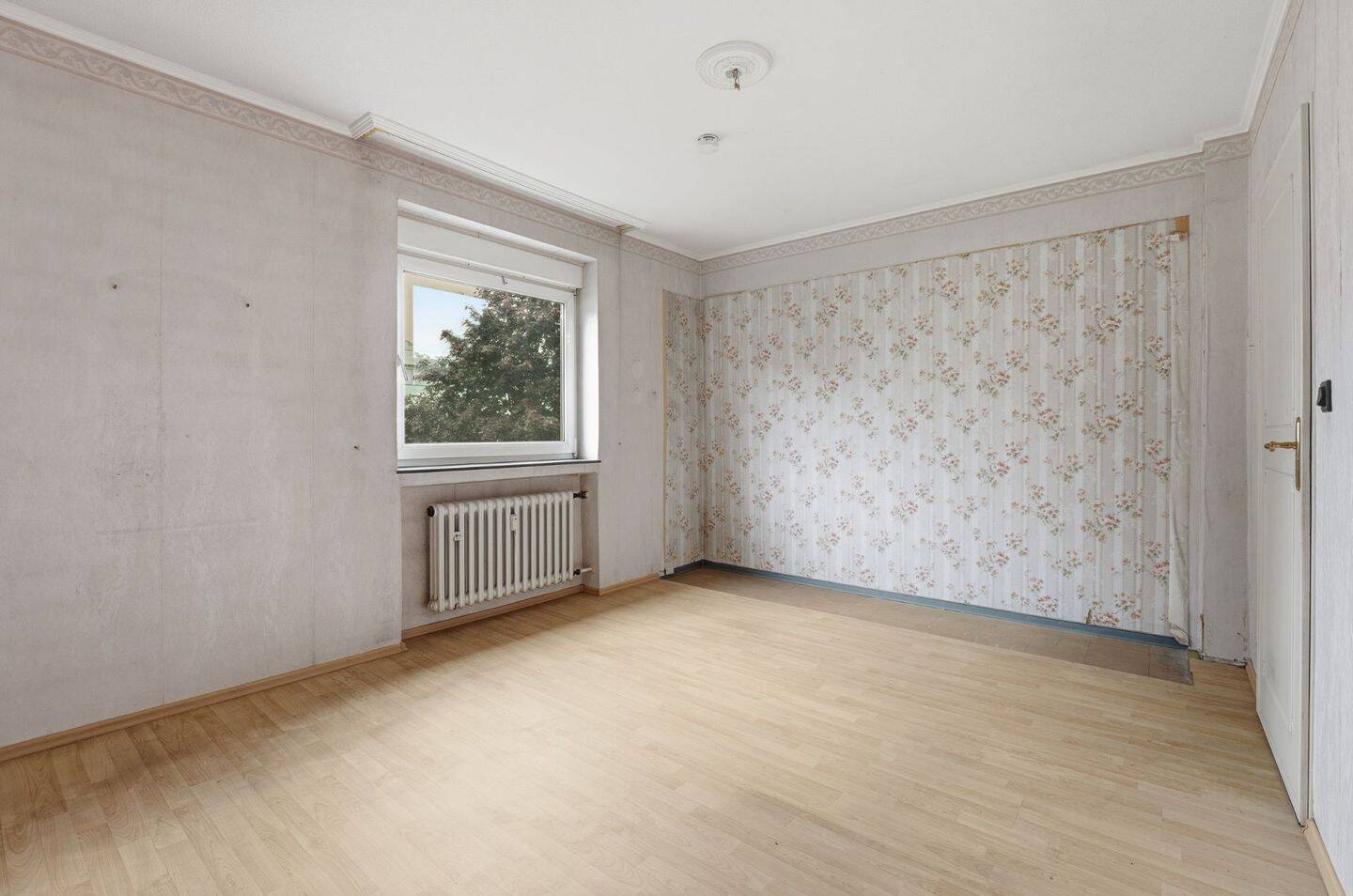 Renovierungsbedürftige 3-Zimmer-Wohnung mit Loggia und Stellplatz in Leverkusen-Rheindorf – Leverkusen – Vorschaubild 5