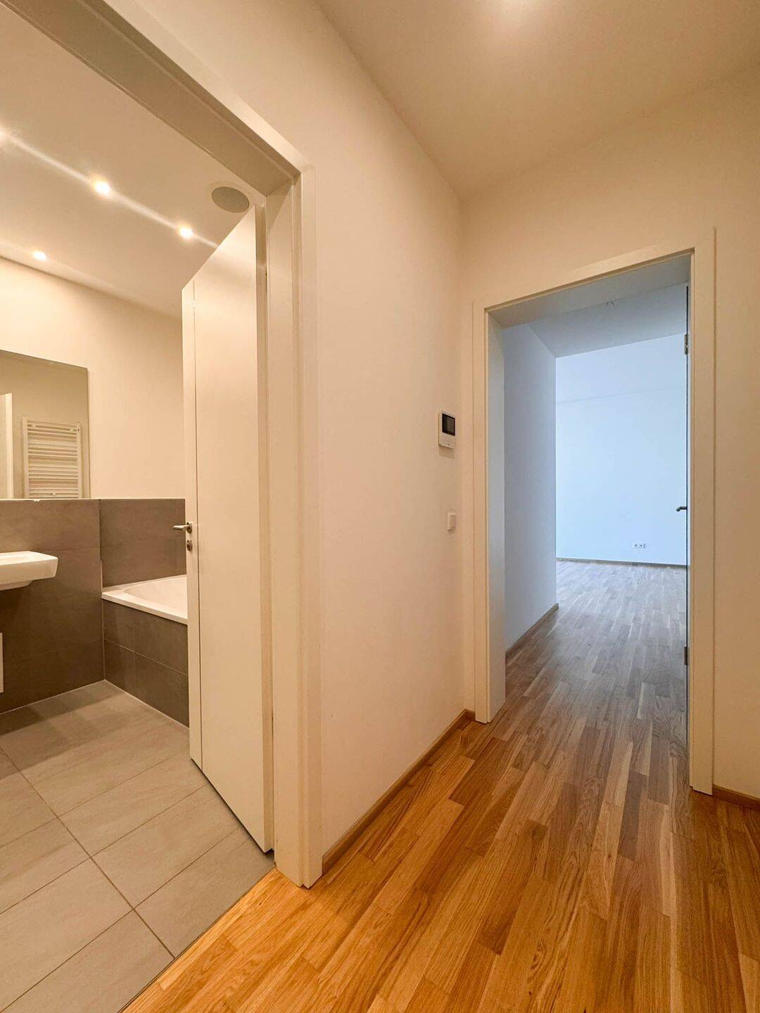 *** NEUBAU-GARTENOASE mit Terrasse & Tiefgarage | 2 Zimmer | Bezug 04/26 *** – Leipzig – Vorschaubild 3