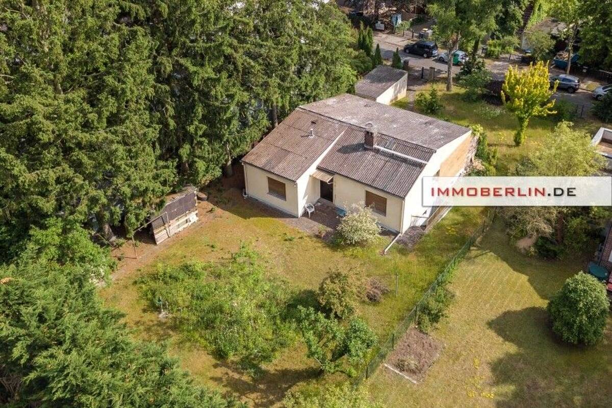IMMOBERLIN.DE - Reizvoller Bungalow mit Potenzial in Premiumlage beim Tegeler Fließ – 13467 Berlin – Bild 1 von 9