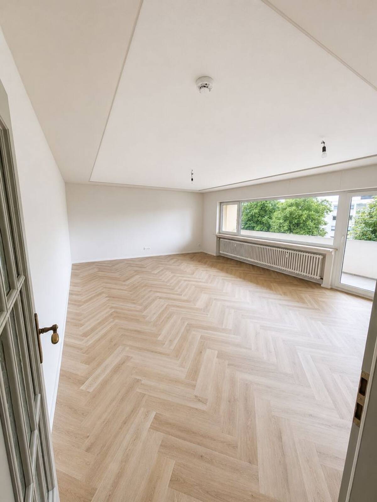 Hochwertig renovierte Eigentumswohnung mit Loggia in bester Höhenlage von Trier-Olewig – 54295 Trier – Bild 1 von 9