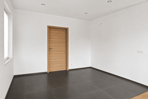Großes leeres Zweifamilienhaus in Rudow: Potenzial für zwei Parteien, Keller, Tiefgarage & Garten – 12355 Berlin – Vorschaubild 4