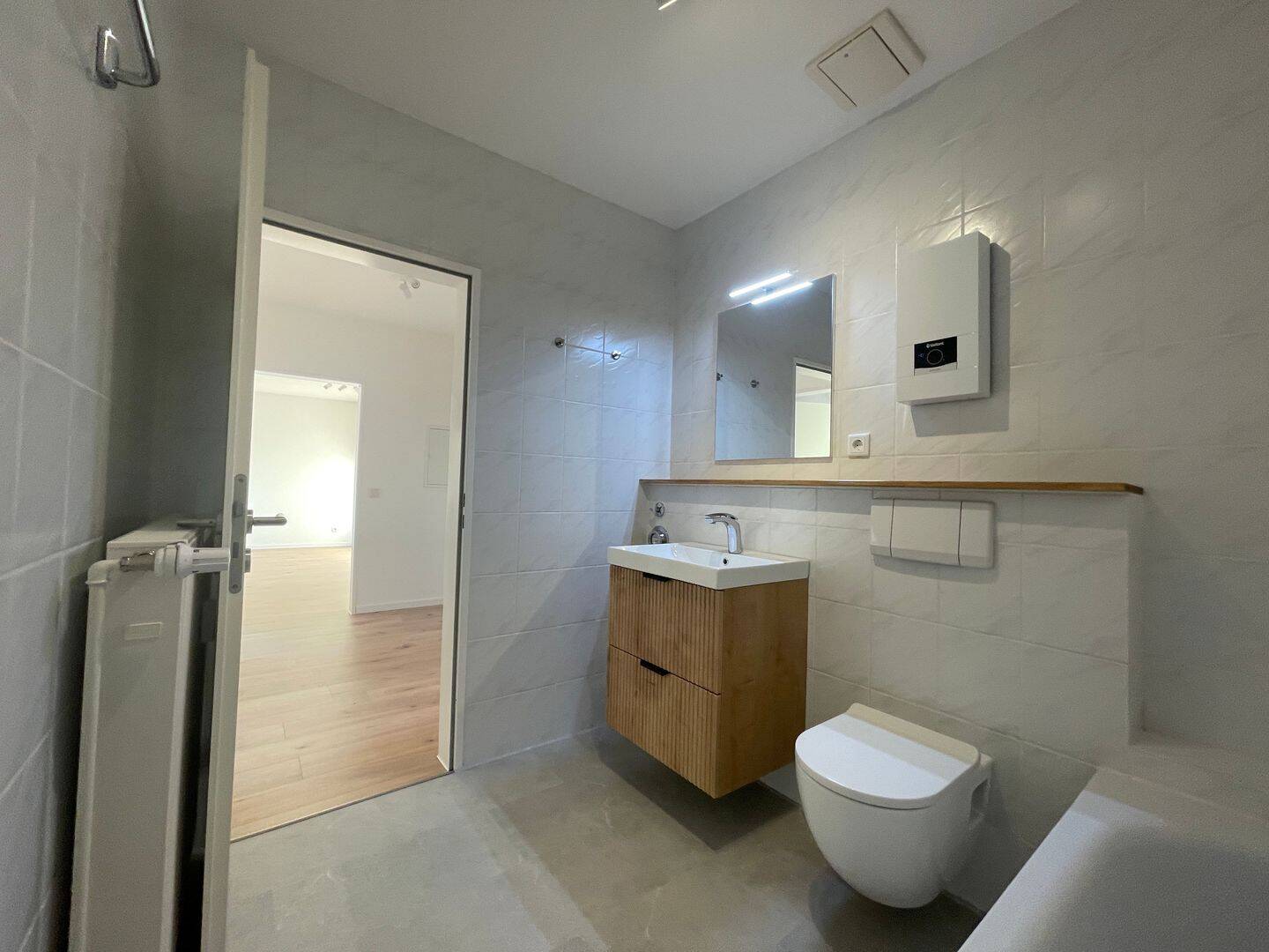 Renovierte 2-Zimmer-Dachgeschosswohnung mit Loggia & Tiefgarage – Bielefeld – Vorschaubild 7