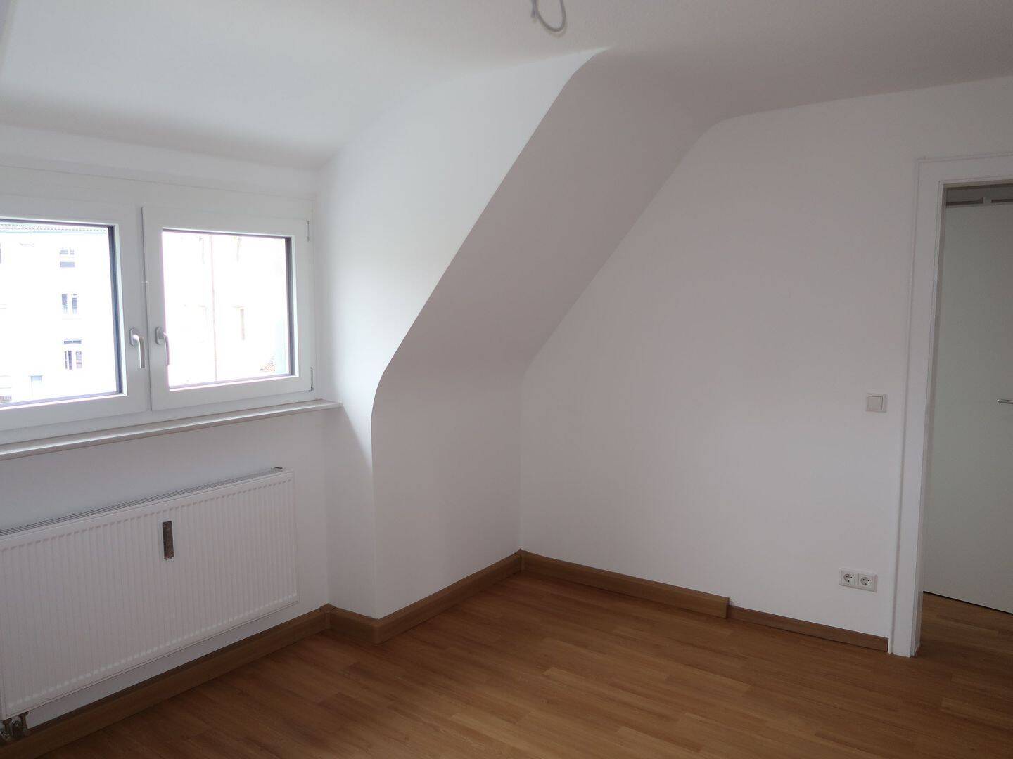 Wohnen im Rückgebäude: 2-Zimmer-Dachgeschoßwohnung – Nürnberg – Vorschaubild 4