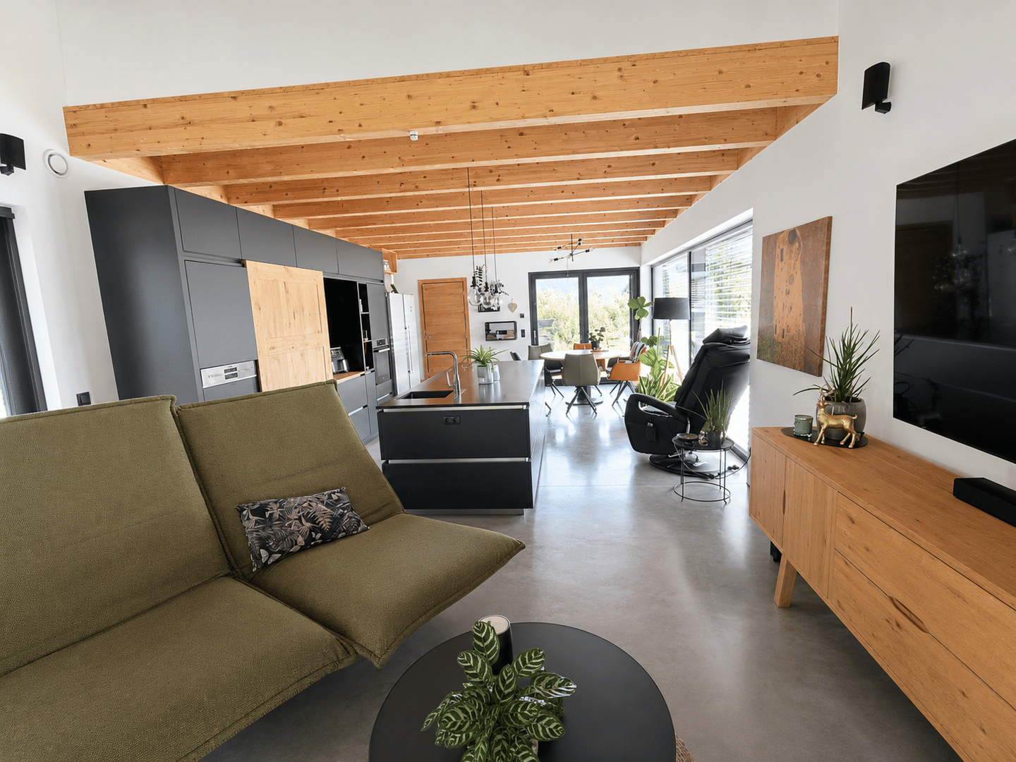 Architektenhaus mit Pool, Einliegerwohnung und KfW-40-Plus-Standard