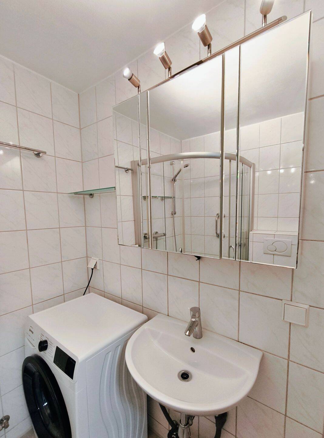 WG Zimmer in frisch renovierter Wohnung mit viel Licht und moderner Ausstattung – München – Vorschaubild 7