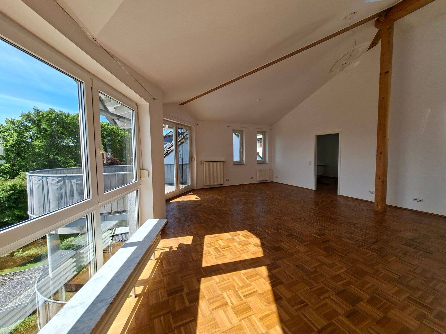 Lichtdurchflutetes Penthouse in Bad Wilhelmshöhe – Kassel – Vorschaubild 2