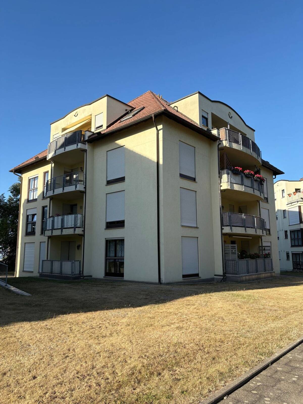 großzügige, helle Wohnung mit Balkon & Blick – 1156 Dresden – Bild 1 von 9