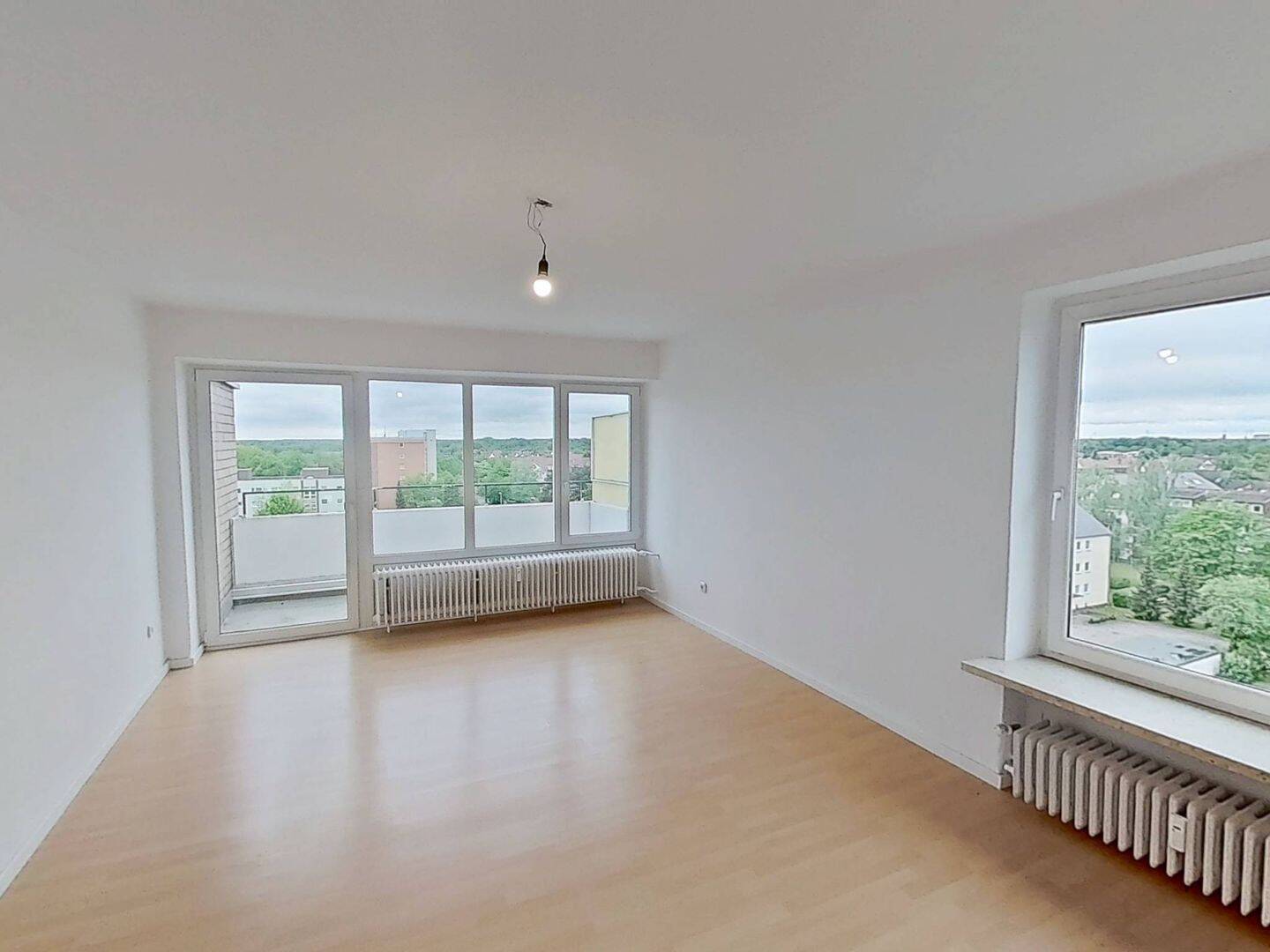 Schöne 2-Zimmer-Wohnung mit BALKON und modernem Wannenbad