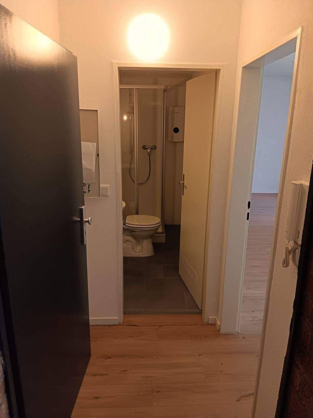 Gemütliche 1-Zimmer-Wohnung mit Terrasse und Einbauküche in zentraler Lage von Nürnberg – Nürnberg – Vorschaubild 4