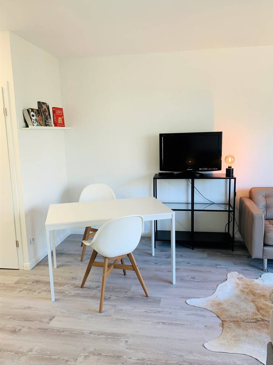 ++ VOLL MÖBLIERTES BARRIEREFREIES APPARTEMENT MIT BALKON UND AUFZUG ++ – Solingen – Vorschaubild 7