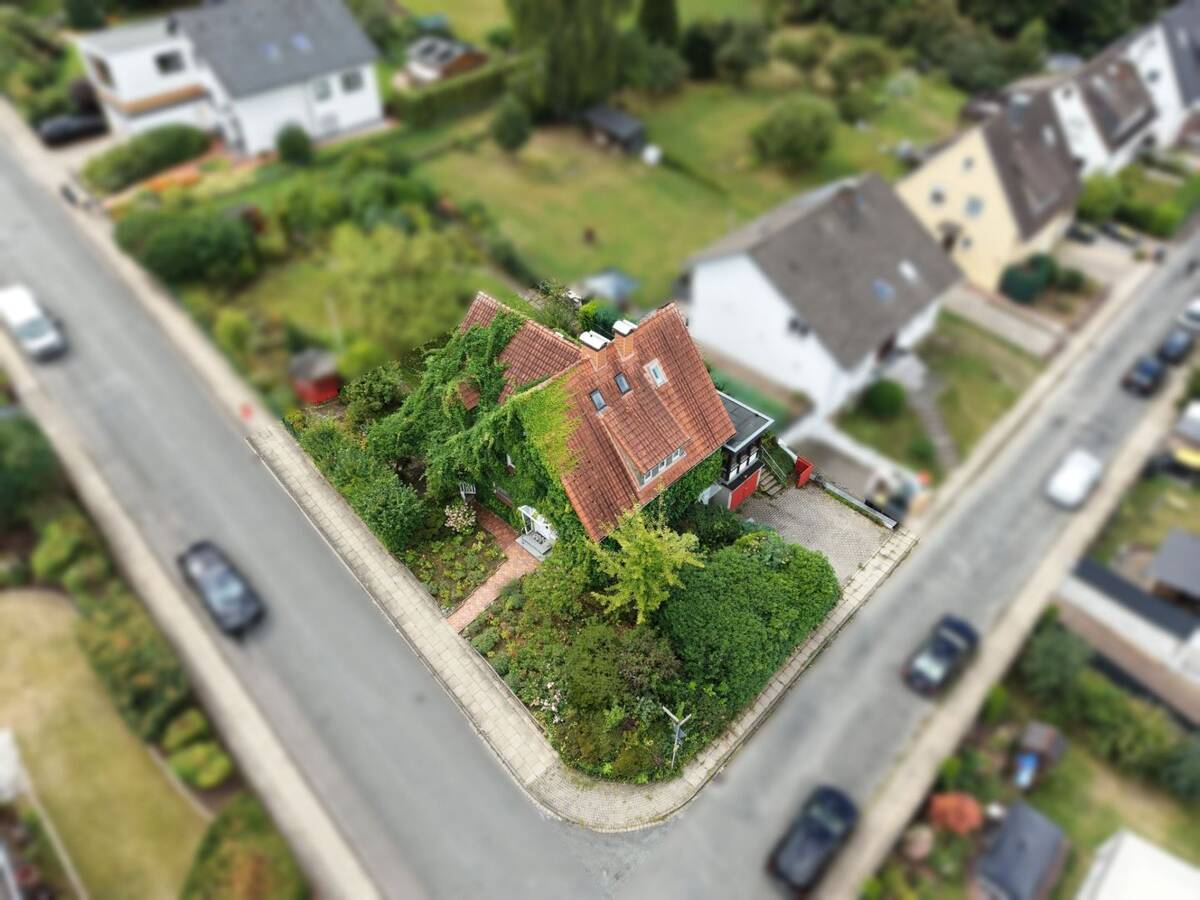 Zwölf Räume, zwei Wohnungen, unendlich viele Möglichkeiten – 33699 Bielefeld – Bild 1 von 9