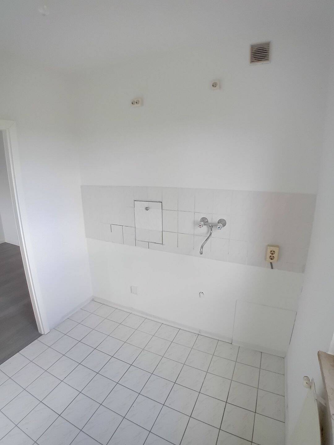 1,5-Zimmer, Balkon & Keller, ruhige Lage – Rostock – Vorschaubild 3