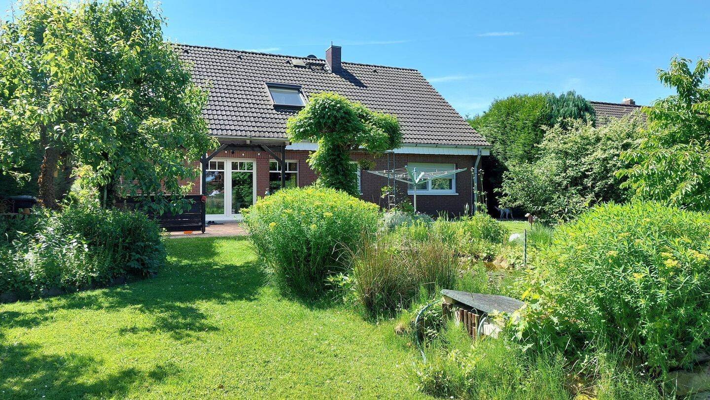 Zweifamilienhaus mit besonderem Weitblick und großem Grundstück in idyllischer Lage – Bönen – Bild 1 von 9