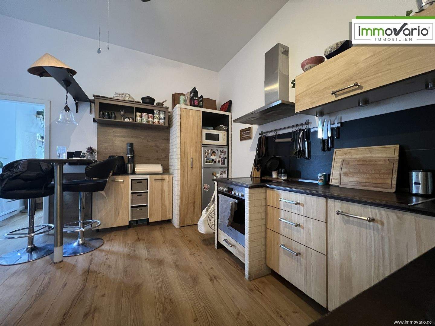 Wohnen in der Altstadt. Schöne 2-Raum-Wohnung in Hochparterre mit Wanne, Balkon und Einbauküche