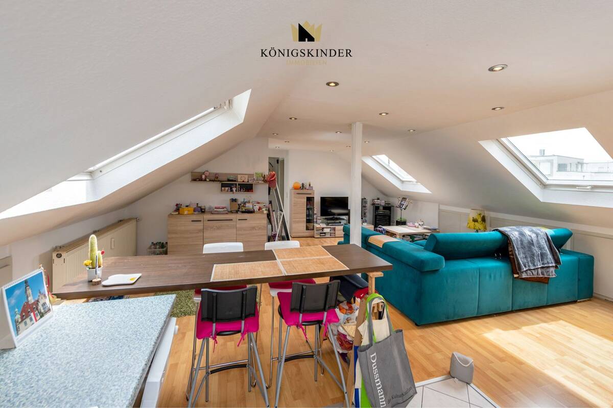 Lichtdurchflutet & gemütlich: 2-Zimmer-Wohnung mit Parkett, EBK und Gartenanteil – 70439 Stuttgart – Bild 1 von 9