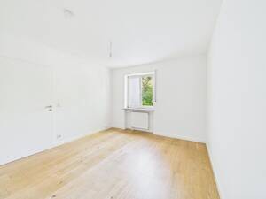 gut geschnittene, renovierte & sofort verfügbare, leere Erdgeschoßwohnung in Solln – 81479 München – Vorschaubild 9