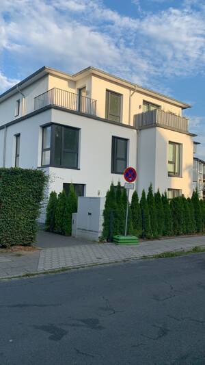 Großzügige 4-Zimmer-Maisonettewohnung mit Terrasse, Balkon und Stellplatz in ruhiger Lage von Hamburg-Hummelsbüttel