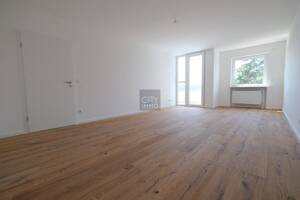 Hochwertig kernsanierte Eigentumswohnung mit Aufzug, Einbauküche und Balkon ins Grüne - mit TG-Platz – 90765 Fürth – Vorschaubild 3