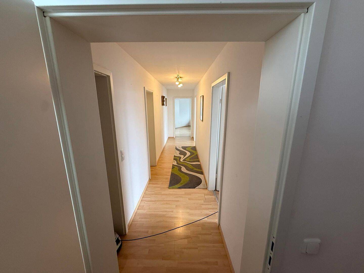 Schöne helle 4-Zimmer Wohnung mit großem Balkon & Weitblick in Neuperlach – München – Vorschaubild 3