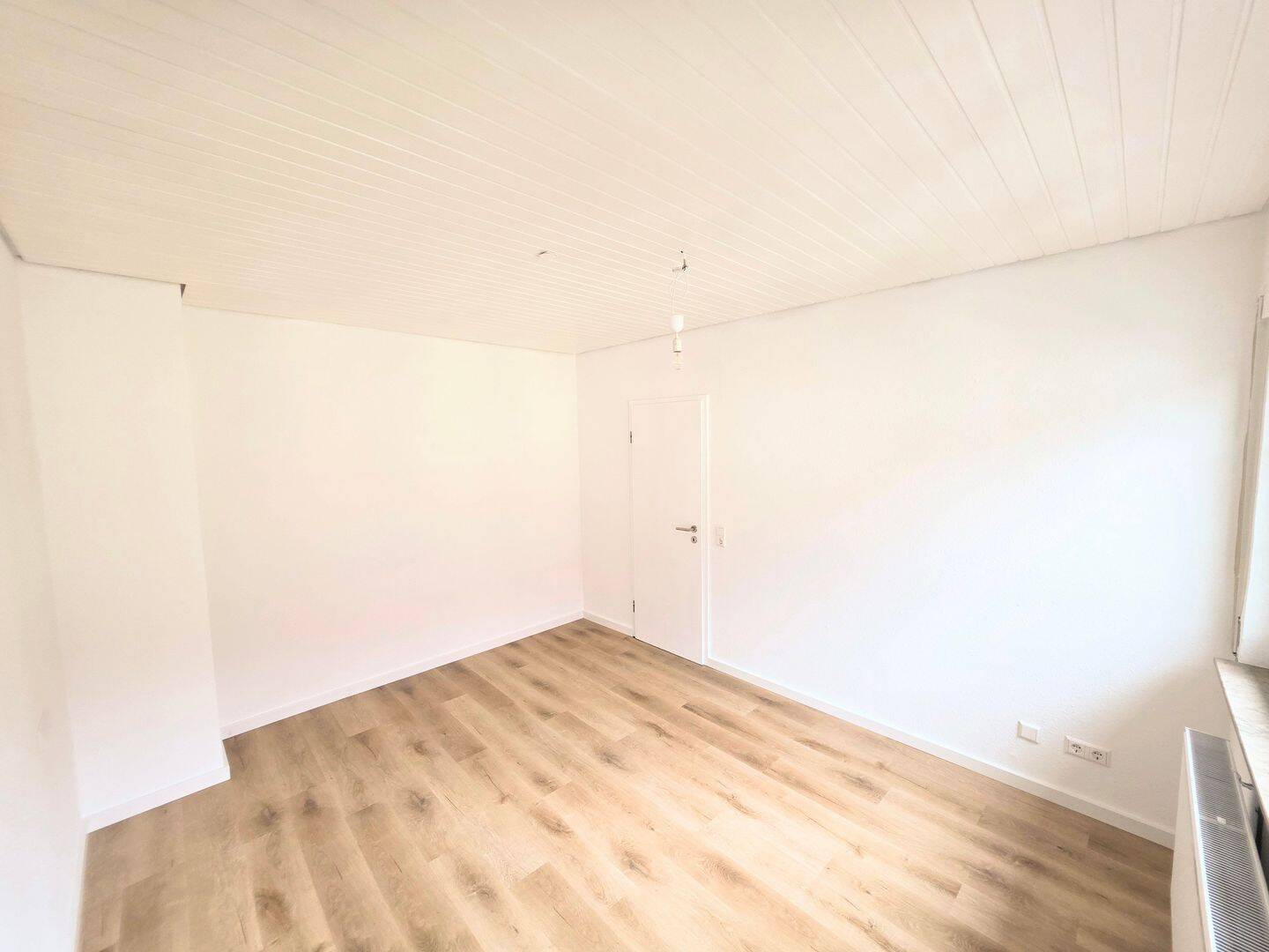 Lichtdurchflutete 2-Zimmer Wohnung mit Südbalkon nähe Marienplatz – Stuttgart – Vorschaubild 7