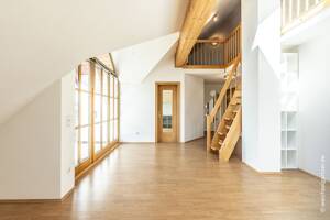 Ca. 91 m² Wohn-/Nutzfläche: Bezugsfreie Dachgeschosswohnung mit offener Galerie und Südloggia – 80993 München – Vorschaubild 8