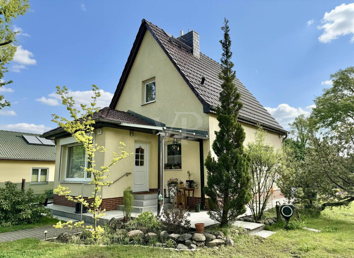Gemütliches Haus mit großem Garten und viel Erweiterungspotenzial – 15566 Schöneiche bei Berlin – Bild 1 von 9