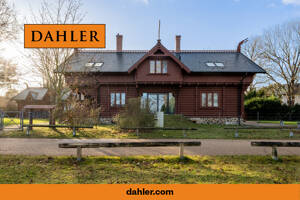 Living in a listed building - attic apartment with 4 rooms on Jungfernsee in a premium location