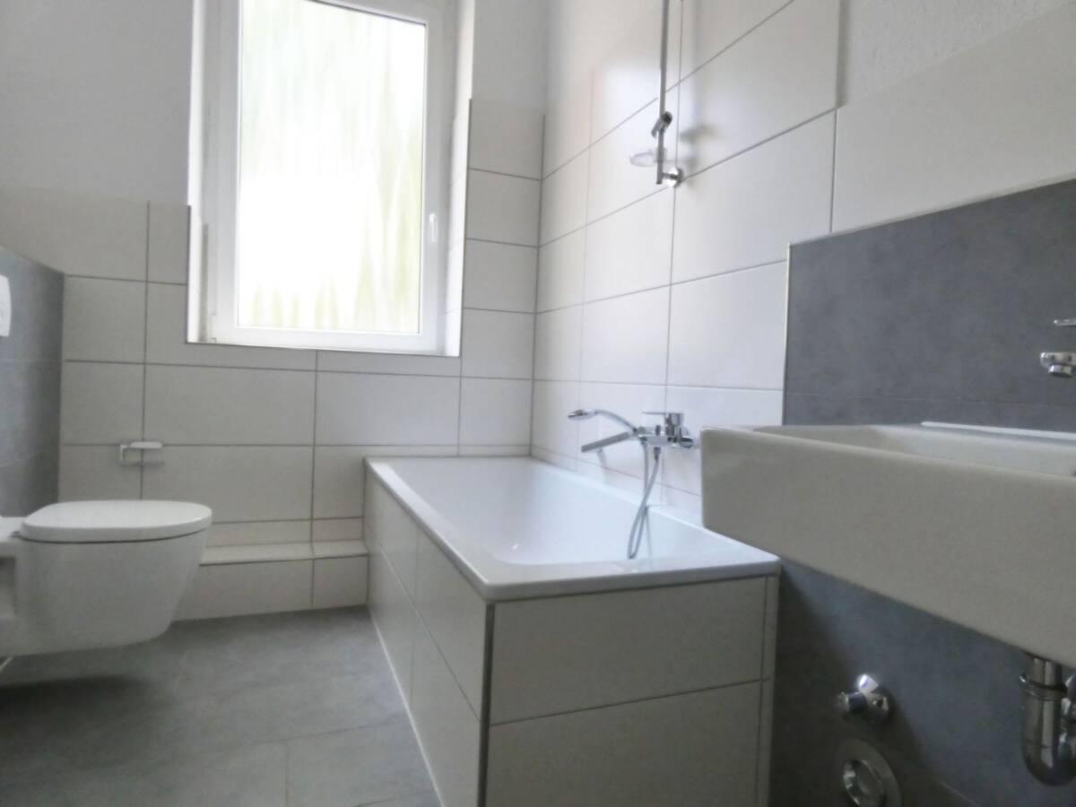 ** Modernisierte 2-Zi-Wohnung mit großzügigem Grundriss in beliebter Lage von Essen-Holsterhasen ** – 45147 Essen – Bild 1 von 9