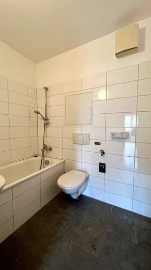 Familien willkommen: günstige 3-Zimmerwohnung mit Balkon und Aufzug! – 1239 Dresden – Vorschaubild 8