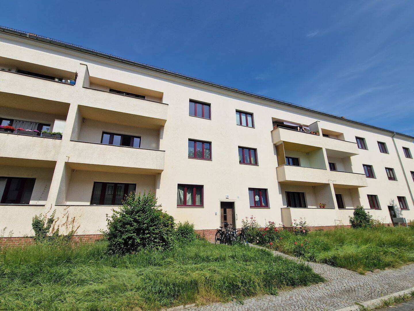 Hell, freundlich und gemütlich - Balkon und Einbauküche inklusive!