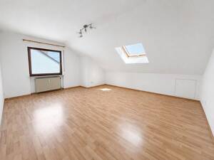 Ruhig wohnen, stadtnah leben - 2-Zimmer-Wohnung mit Dachloggia und Tiefgaragenstellplatz