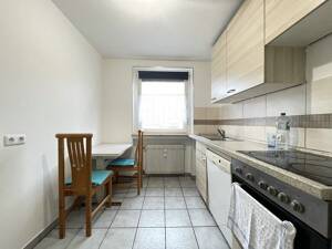 Gut gelegen, klar geschnitten: Schöne 2-Zimmer-Wohnung mit Balkon in Fürth – 90763 Fürth – Vorschaubild 3