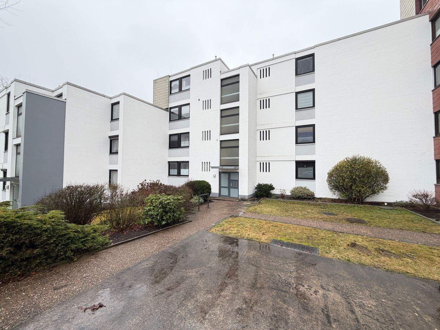 Modernisierte 3-Zimmer-Wohnung mit Balkon in stadtnaher Lage von Lüneburg – Lüneburg – Bild 1 von 9