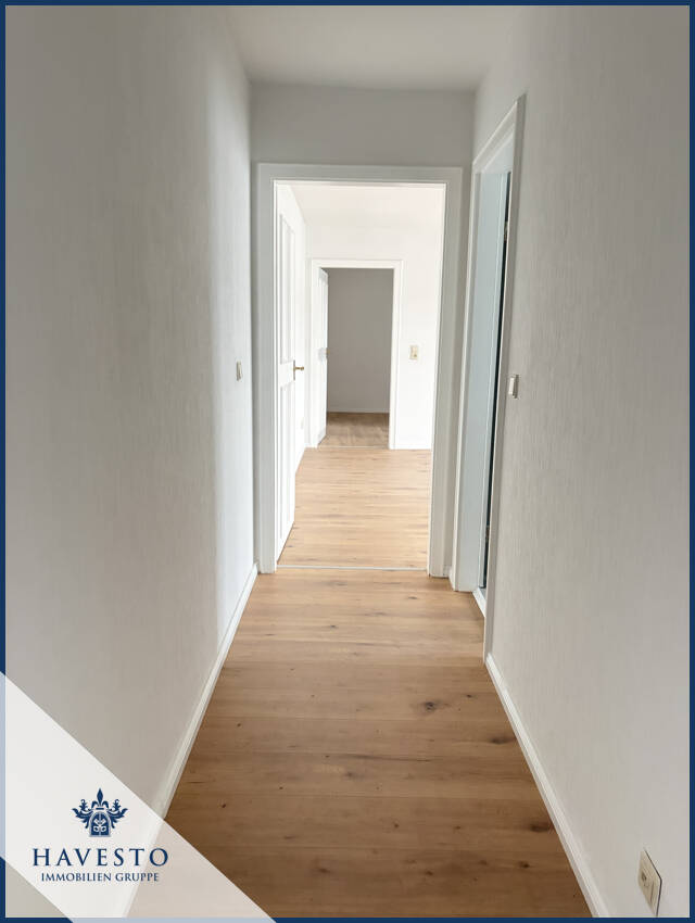 Frisch renovierte 2-Zimmer-Dachgeschosswohnung mit Balkon, EBK & modernem Bad - perfekt für Azubis – Magdeburg – Vorschaubild 2