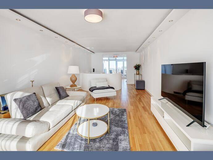Möbliert: Charmantes, modernes Maisonette Penthouse – München – Bild 1 von 9