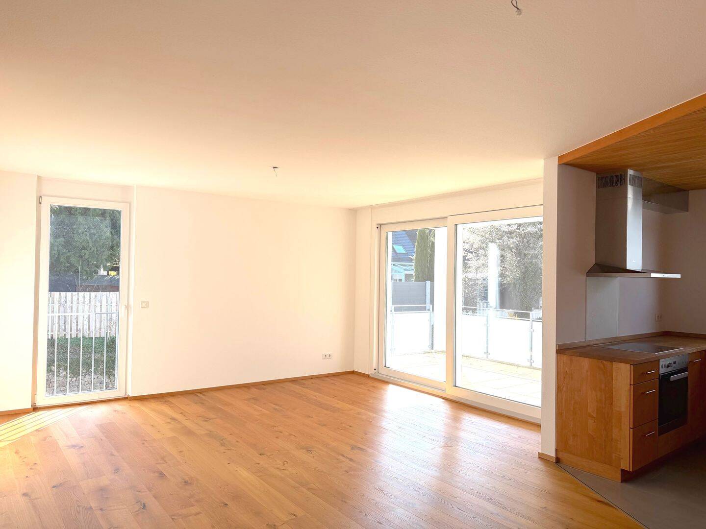 Neuwertige 4-Zimmer Wohnung mit EBK + TG-Stpl. im Freiburger Osten