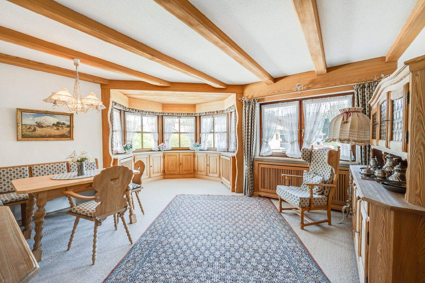 AIGNER - Großzügige 4 Zimmer Wohnung mit Alpenblick in Garmisch – Garmisch-Partenkirchen – Bild 1 von 9
