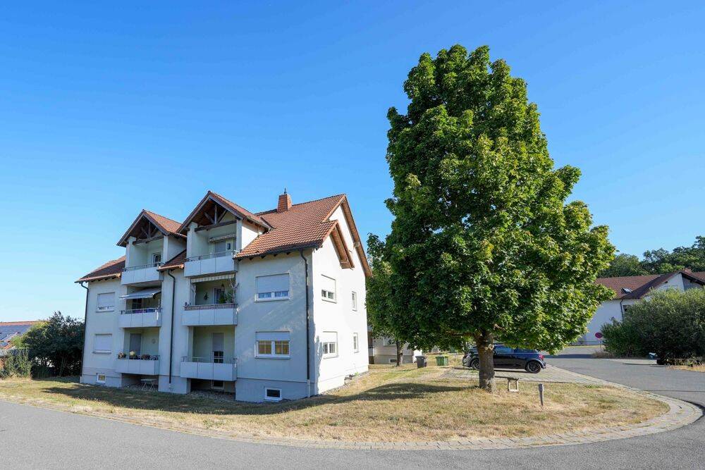 Helle und sonnige 2-Zimmerwohnung mit Balkon in Rossach - Waldrandlage.