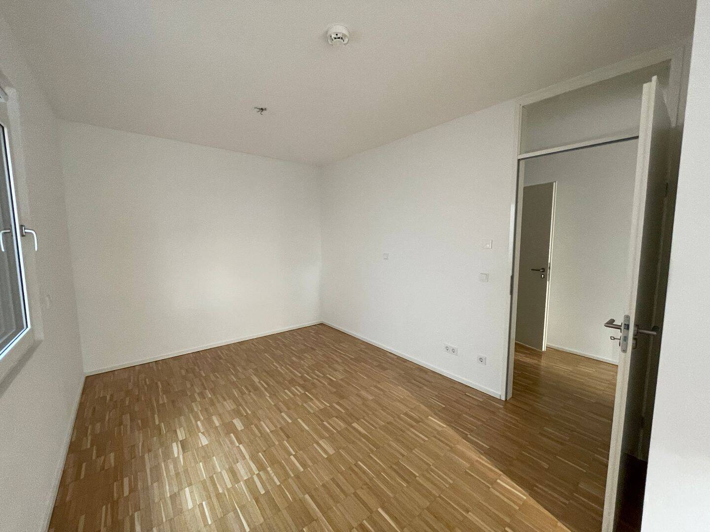 Schöne 3-Zimmer Wohnung mit Terrasse – Nürnberg – Vorschaubild 4