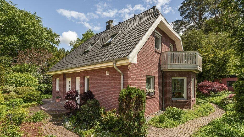 Idylle pur: Einfamilienhaus mit Kamin, Teich & Terrasse - Sofort verlieben!